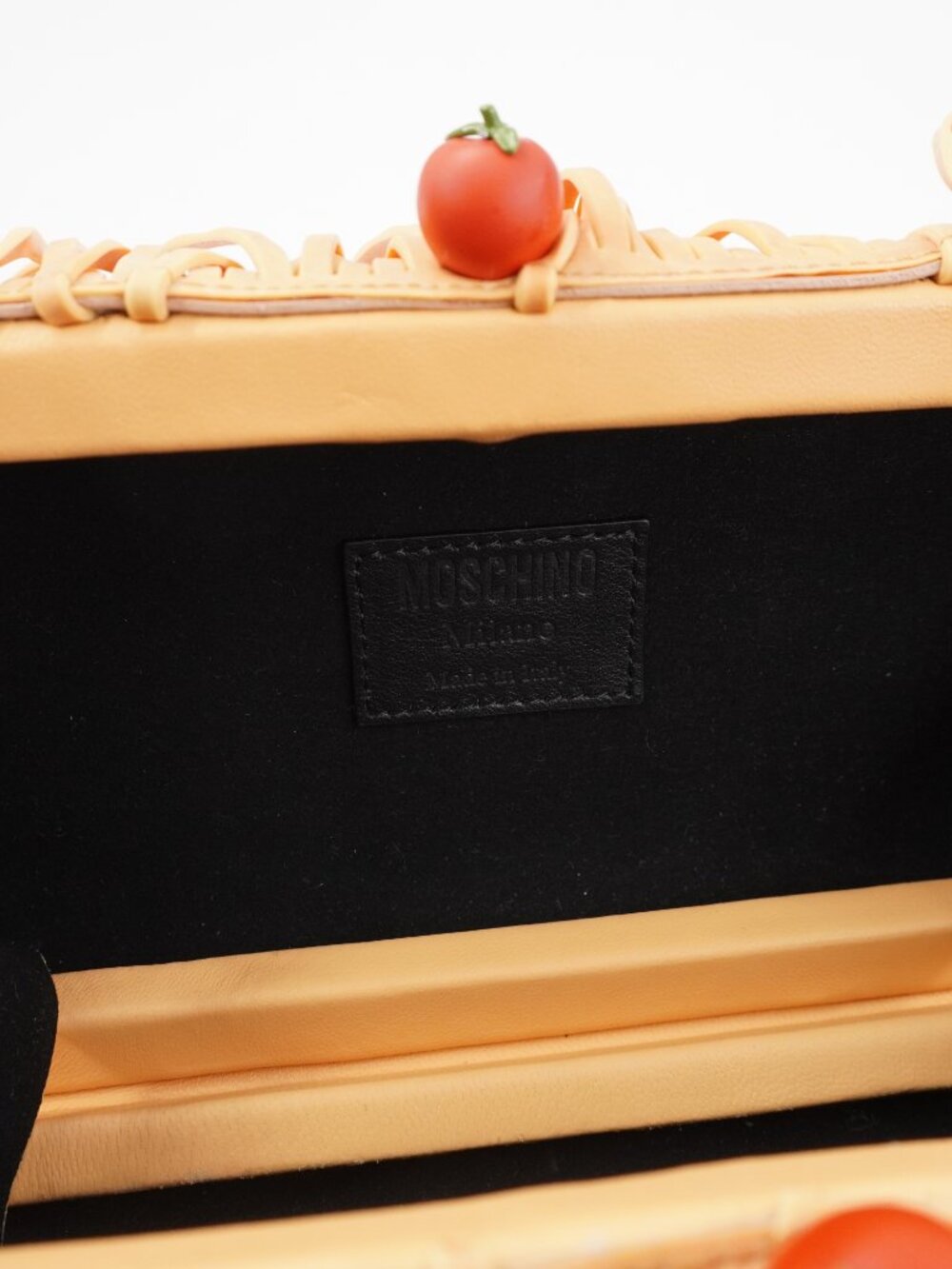 Moschino Spaghetti Clutch Shoulder Bag In Beige With Tomato And Basil Details - Picture 9 of 13